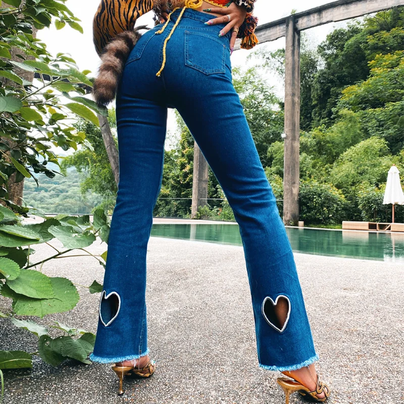 

Women High Rise Raw Hem Cropped Flared Jeans With Sweetheart Cut Out Detail In Blue A569