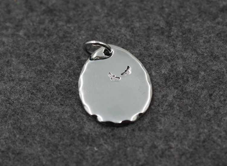 Кулон из серебра 2018 пробы в виде птицы с перьями |