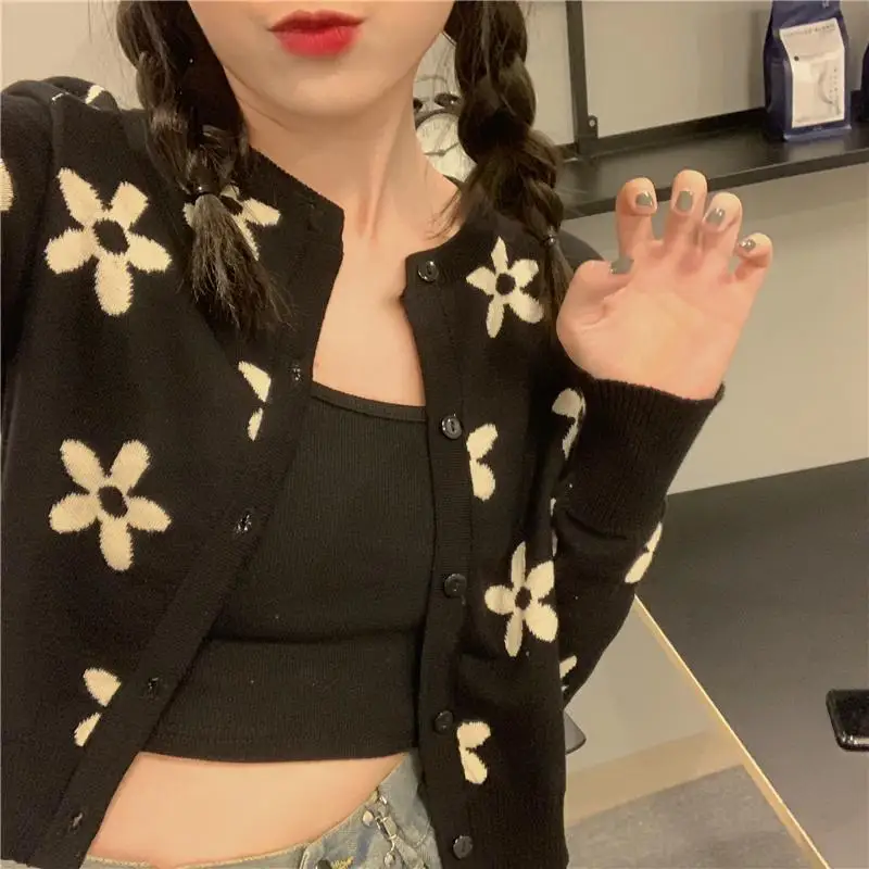 

Fashion all-match Short coat women's spring and autumn design sense sweater 2021 new hot girl bm wind jacket small knit cardigan