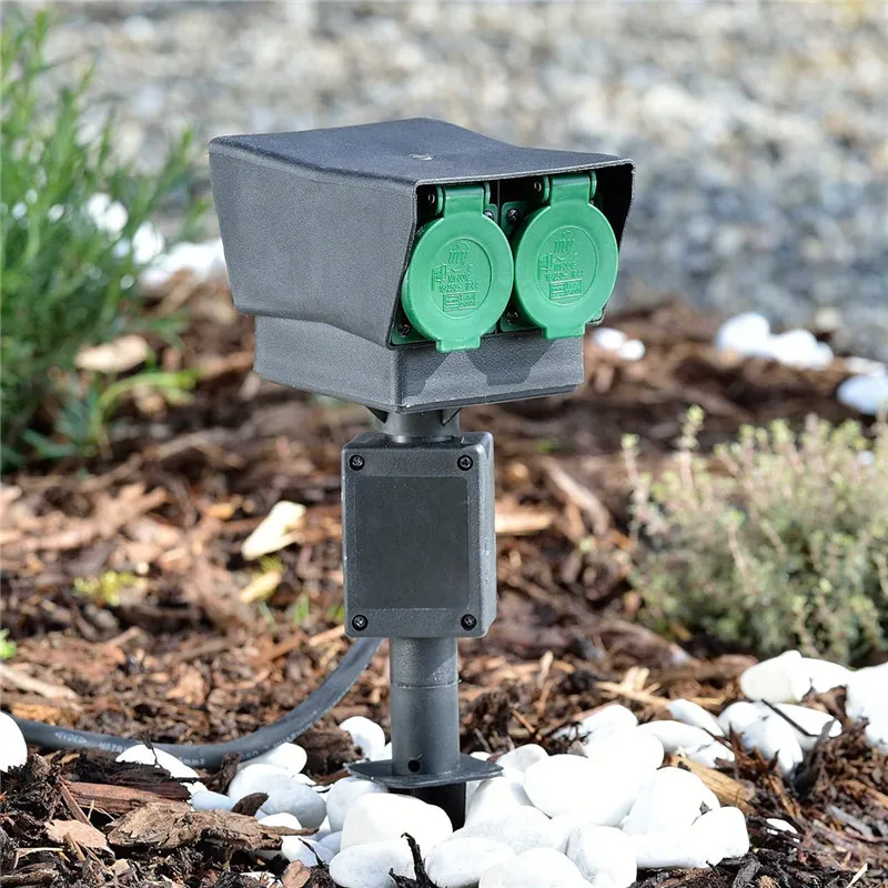 Уличная двухсторонняя вилка европейского стандарта с заземляющими шипами 3680 Вт