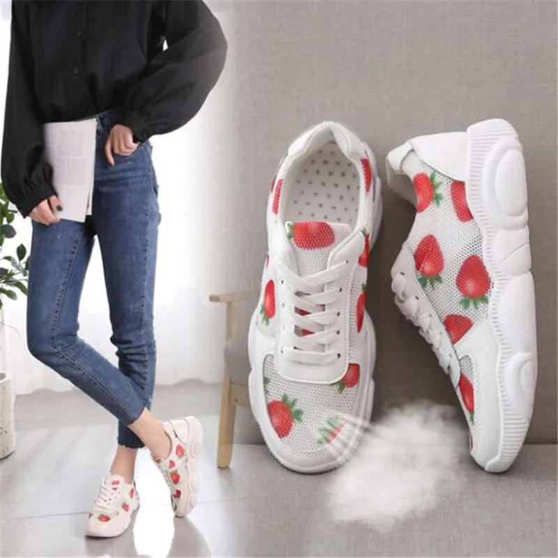 

DIWEINI 2019 New Women Casual Shoes Fashion Breathable Mesh Lace Up Sneakers Women Tenis White Strawberry Vulcanized Shoes