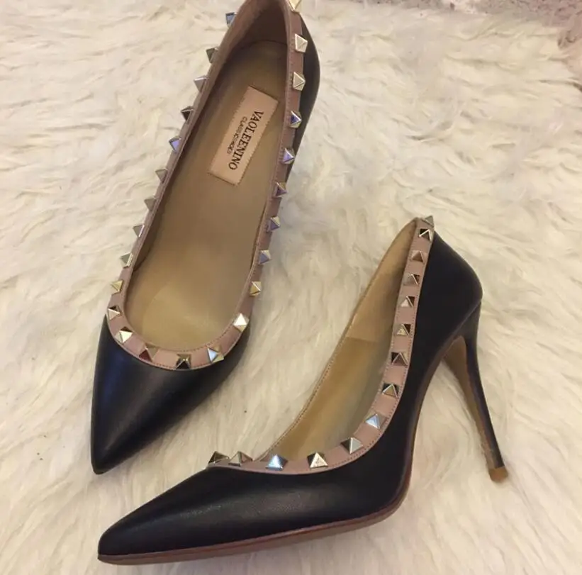 С заклепками с острым носком на высоком каблуке Классические туфли кожаным