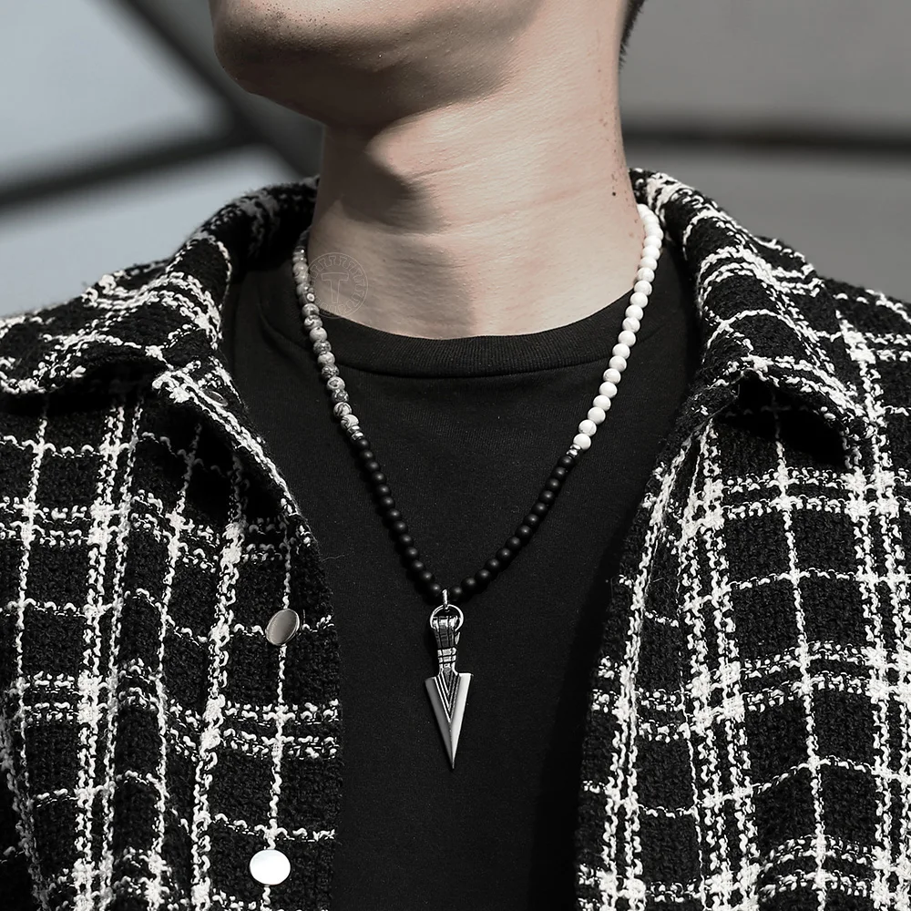 Уникальное мужское ожерелье из натурального бисера 6 мм длинное с камнем в форме