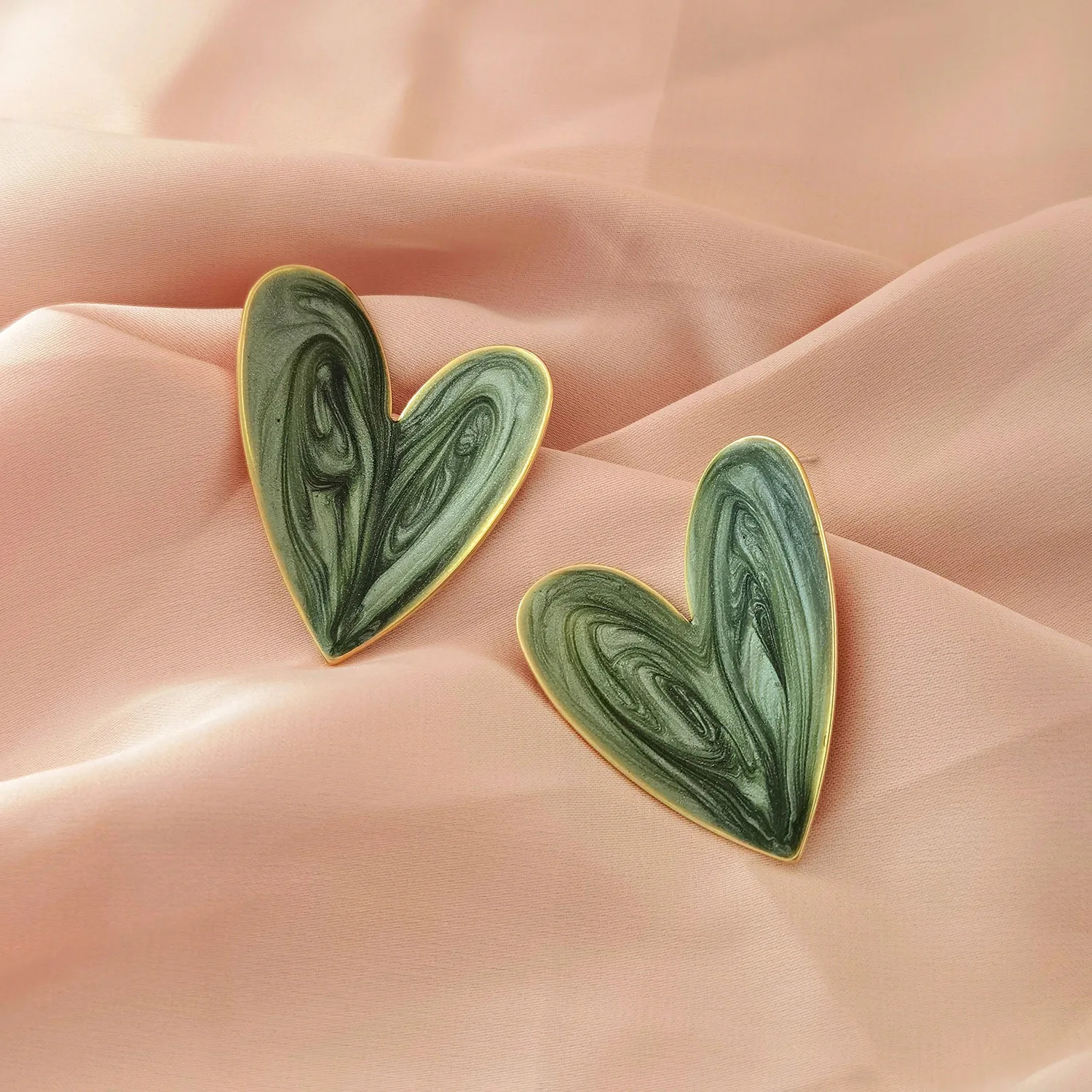 

INS Romantic White Green Drop Oil Heart Earring for Women Statement Green Jewelry Fall Earrings 2022 Fall Winter Aretes De Mujer