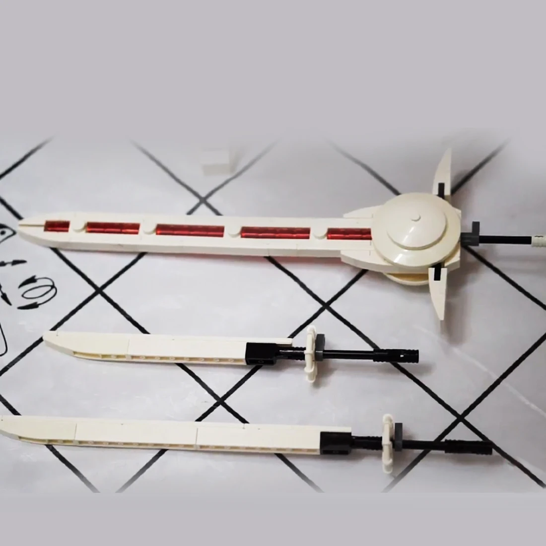 

784Pcs 30cm White Mecha Bricks Model Small Particles Building Block Educational Toy With Weapon Blocks Assembly Toys Boys Gift