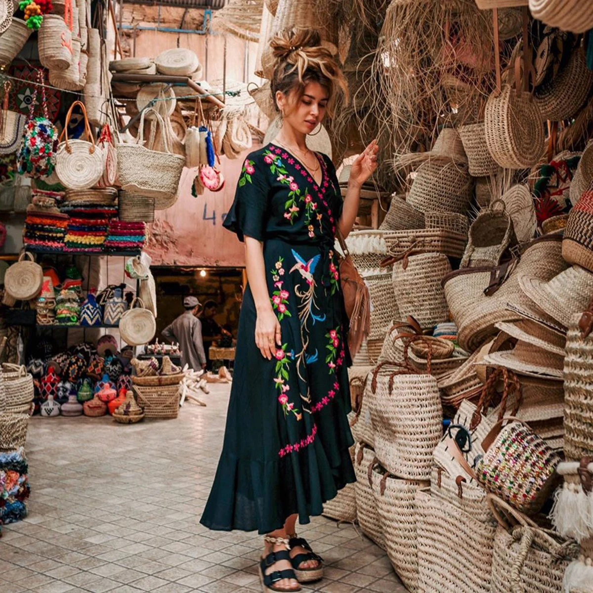 Женское платье с запахом GypsyLady длинное пляжное черного цвета цветочной вышивкой