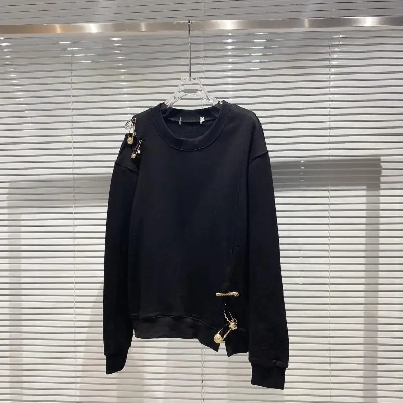 

2020 Autumn Women Sweatshirt New Metal Pin Hole Shoulder Design Personality Trend Round Neck Pullover Sweatshirt