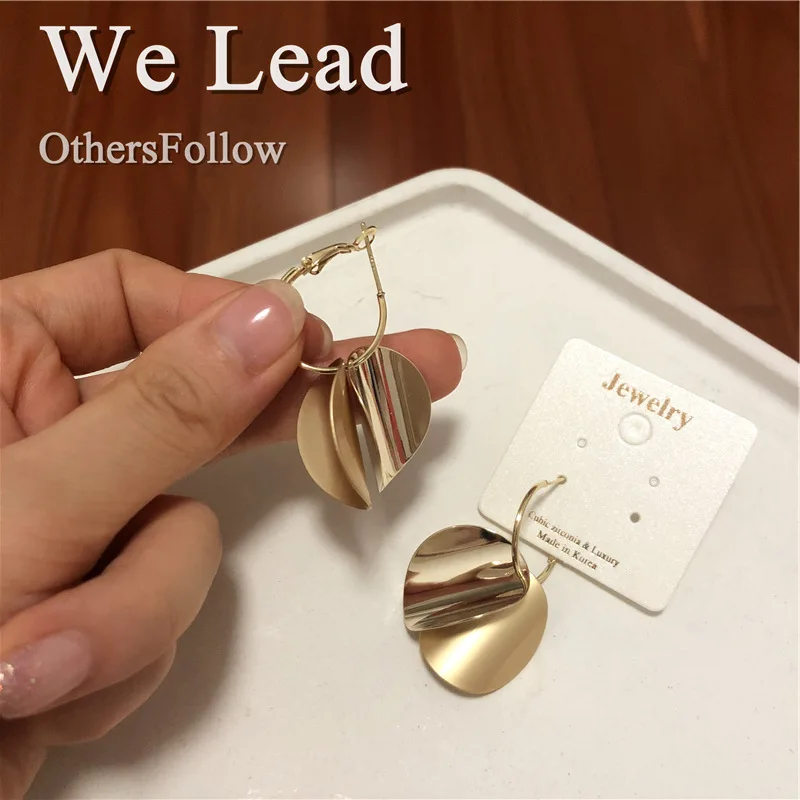 

2020 New Korean Vintage Earrings For Women Metallic Big Geometric Round Gold Earrings Long Drop Earrings Fashion Jewelry