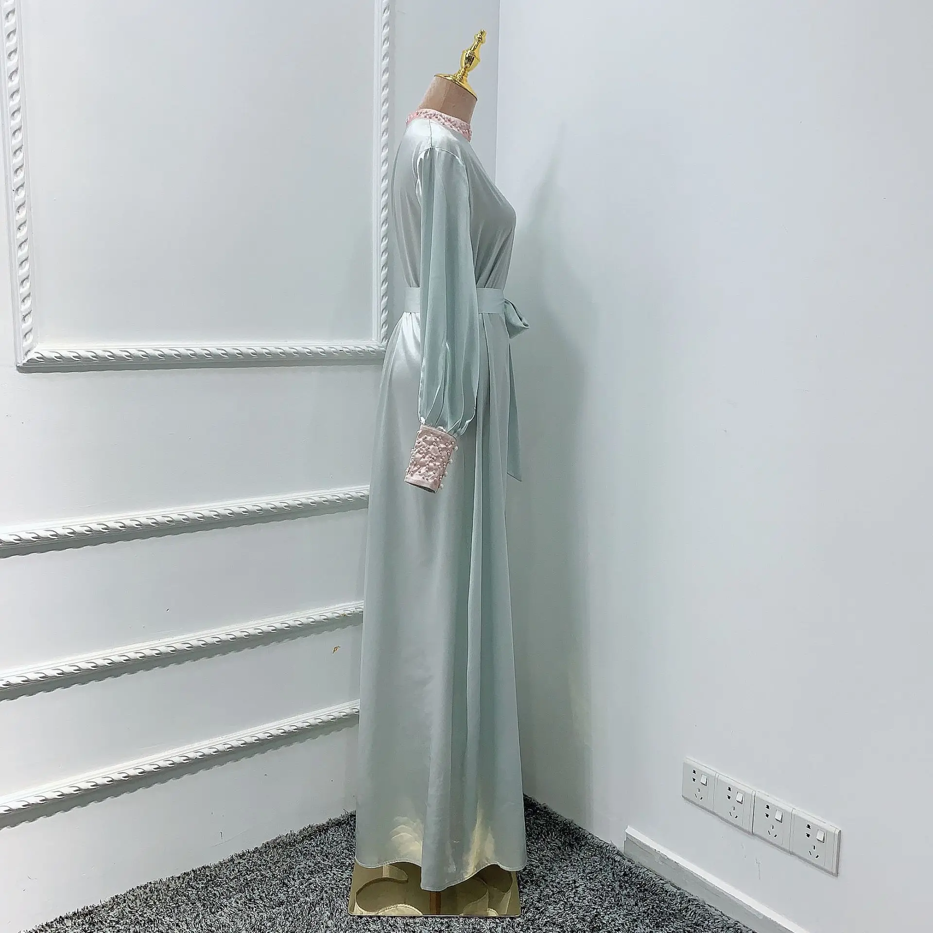 

Muslim women satin abaya Soft Vintage Lace Beaded Islam robes mideast Dubai Fresh long sleeve sold Sweet Satin Arab women abaya