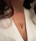 Ожерелье женское с V-образной цепочкой, с фианитами и буквами
