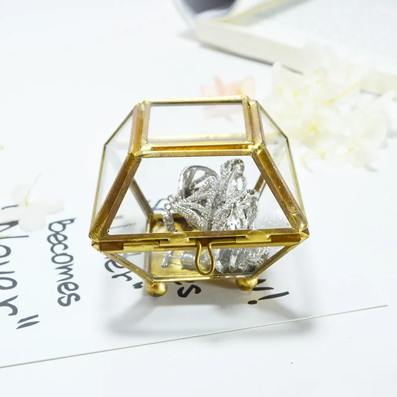 Металлическая стеклянная коробка геометрической формы с крышкой прозрачная для