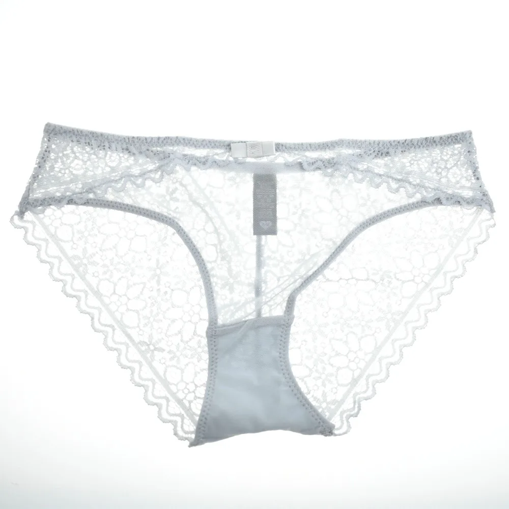 Комплект женского кружевного нижнего белья с чашками пуш-ап