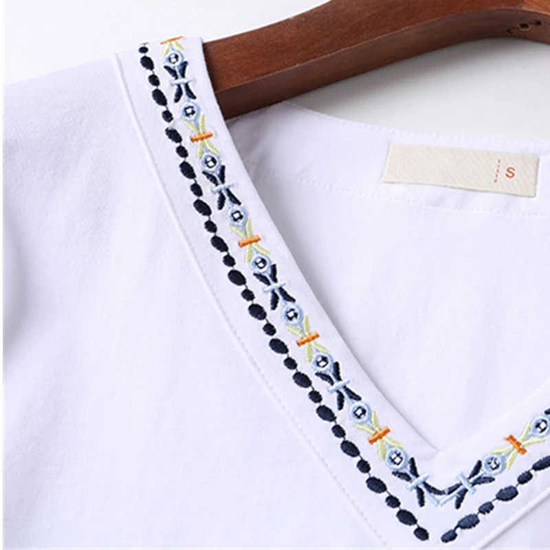 

Floral Embroidery 100% Cotton T-shirt Women 2021 Spring Long Sleeve Casual Green T shirts Fashion V-Neck White Simple Tops Lady