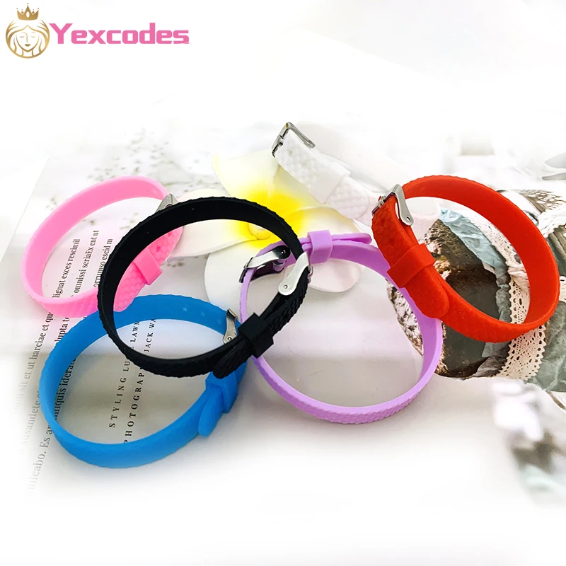 

New Children's Silicone Kirin Bracelet DIY Beaded Christmas Boots Snowman Boots Snowflake Charm Pendant Jewelry Making Bracelet