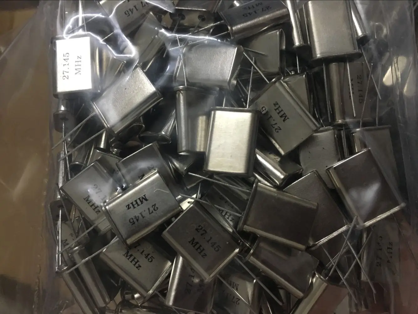 

50PCS Authentic HC - 49 u into passive crystal semiconductor vibration 7.3728 MHZ to 7.3728 M