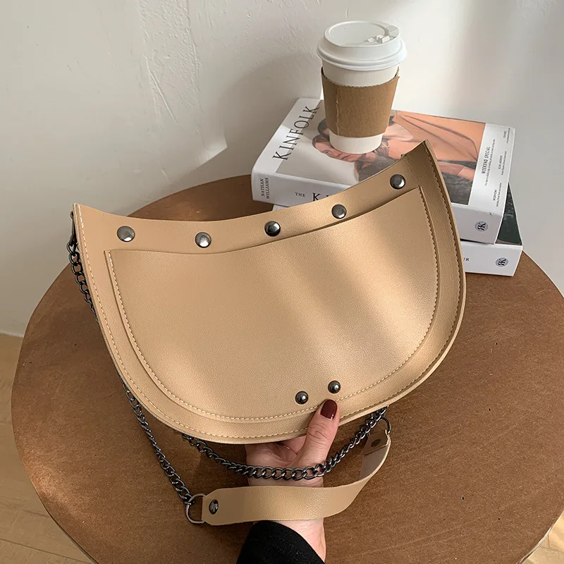

2021 New Fashion Woman PU Leather Semicircular Shoulder Bag Chain Rivet Decoration Messenger Bag Handbag Satchels