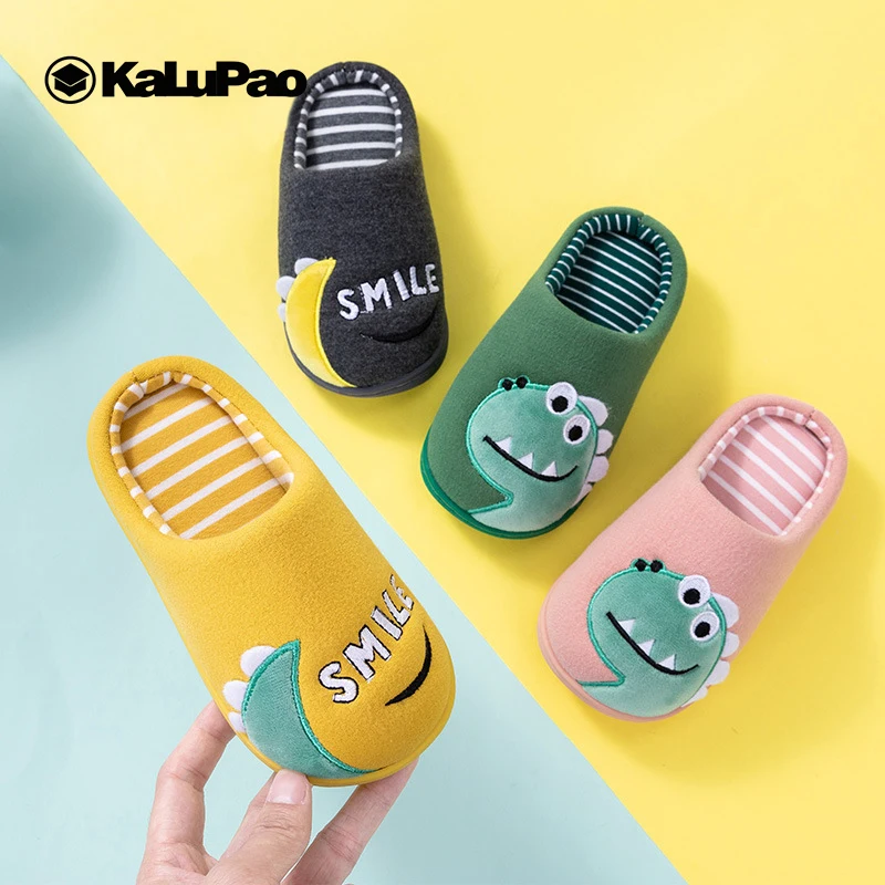 2019 г. Зимние тапочки для мальчиков милые с рисунками без застежки зимняя домашняя