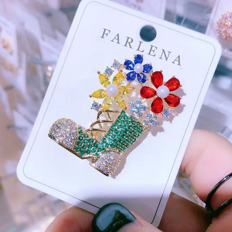 Украшения farlena Циркон Кристалл Брошь для женщин Мода бабочка цветок шарф с брошью булавки - Окраска металла: gold boots