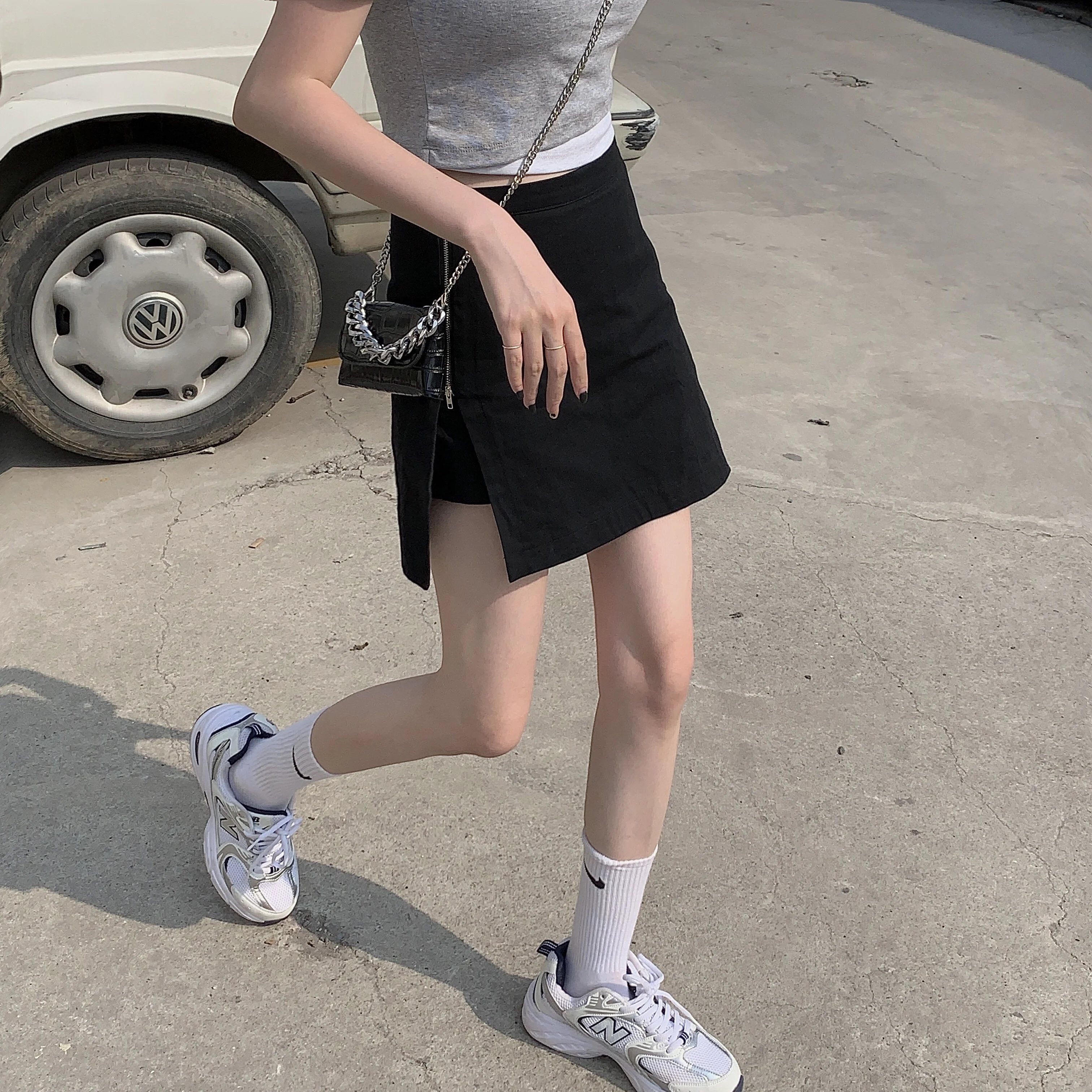 

Design sense side zipper slit A-line short skirt female summer 2021 Korean version of slim high-waisted skirt