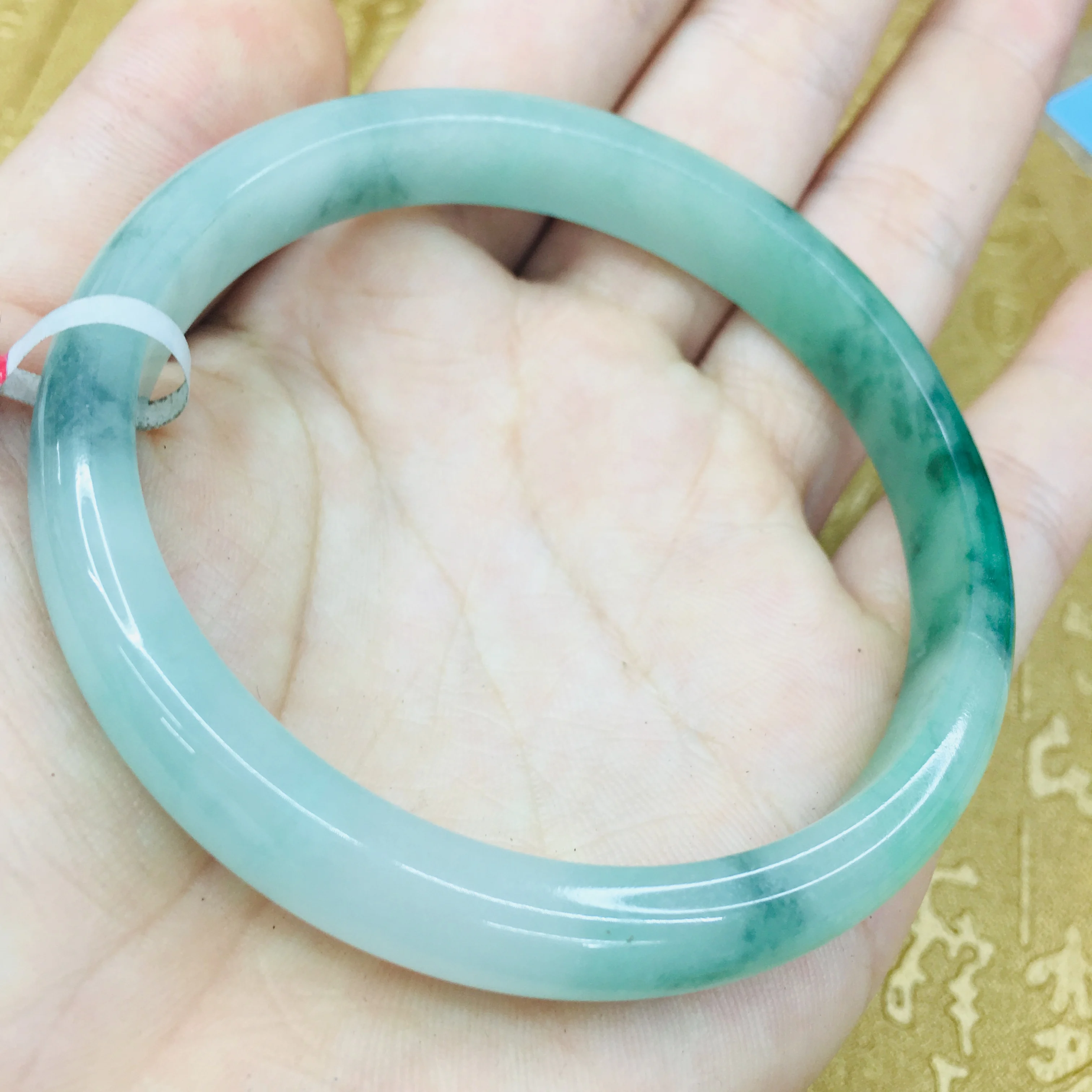 Отправить сертификат натуральные браслеты из жадеита резной ледяной зеленый 54-61