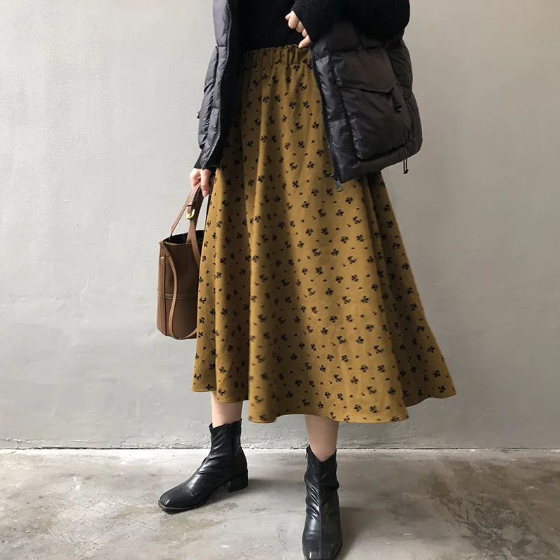 Вельветовая ретро-юбка с цветочным принтом и эластичным поясом облегающая