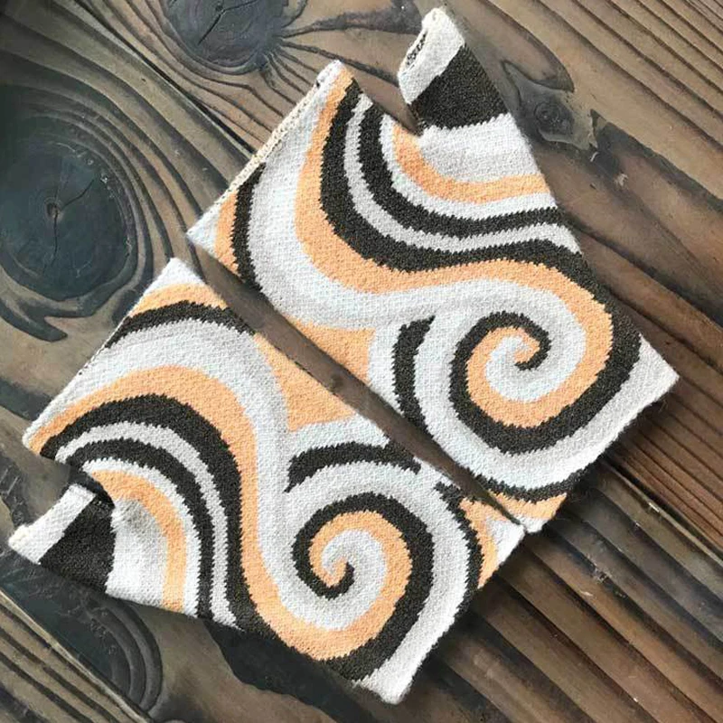 

2021 Autumn And Winter New Women'S Warm Knitted Gloves Spiral Pattern Jacquard Wool Fingerless Wrist Glove Stitching Color Print