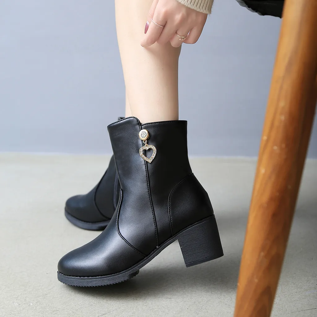 Зимние ботинки женские модные теплые martin из искусственной кожи короткие с