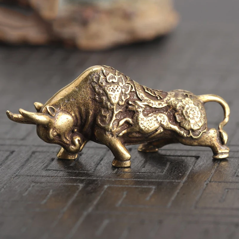 

Mini Brass Bull Keychain Ornament Car Pendant Copper Cow Statue Sculpture Figurines Toy for Kids Home Office Desk Decoration