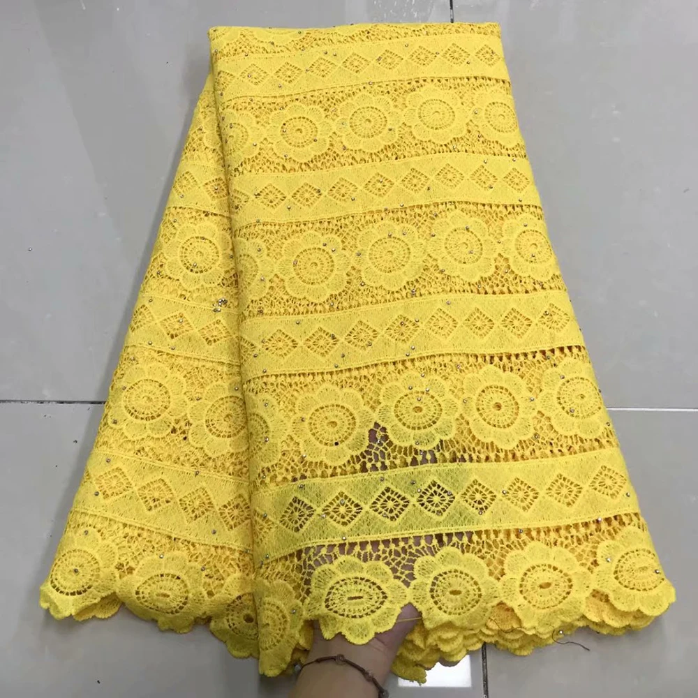 

Желтый африканский гипюр, шнур, кружево, молочный шелк, швейная ткань с вышивкой камнями, нигерийское Высокое качество для свадебных платье...