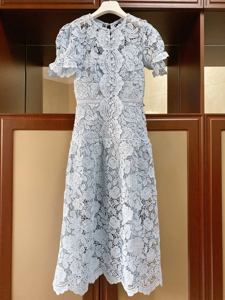 Женское винтажное кружевное платье голубое ажурное элегантное трапеция средней