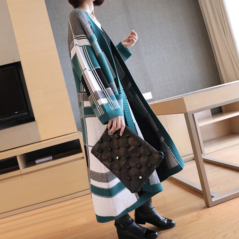 Плотный теплый хлопковый осенний свитер в клетку с принтом женский свободный