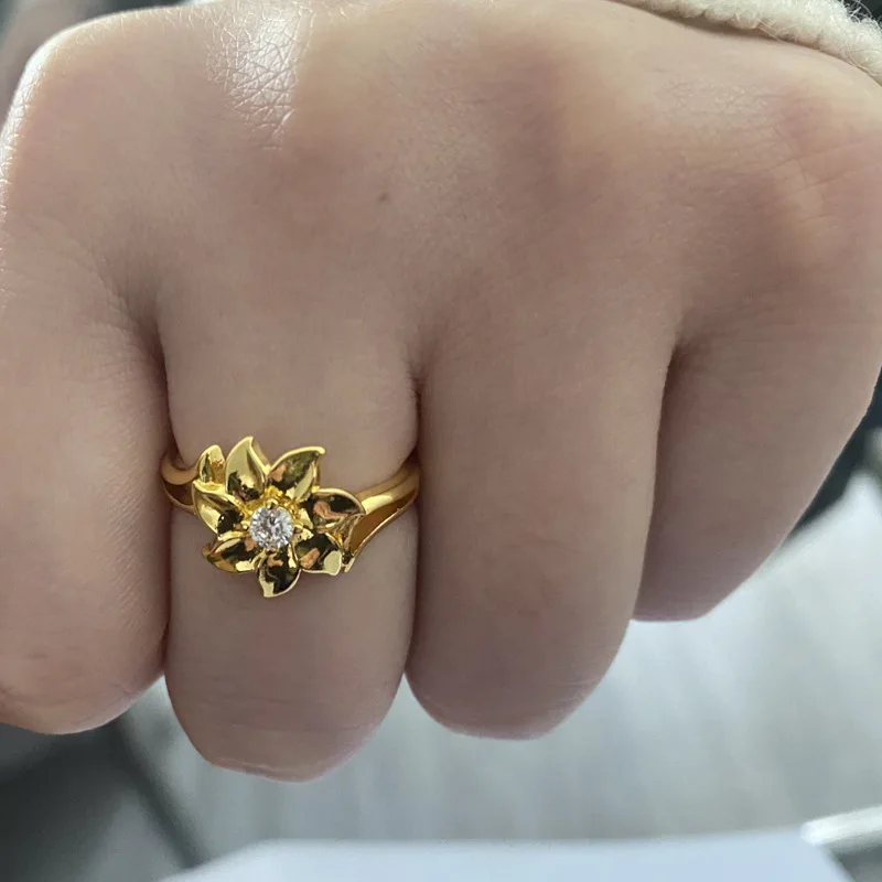

Luxury Women Fashion Gold Color Sunflower Rings for Cocktail Party White Zircon Finger Ring Wedding Ring Engagement Jewelry Gift