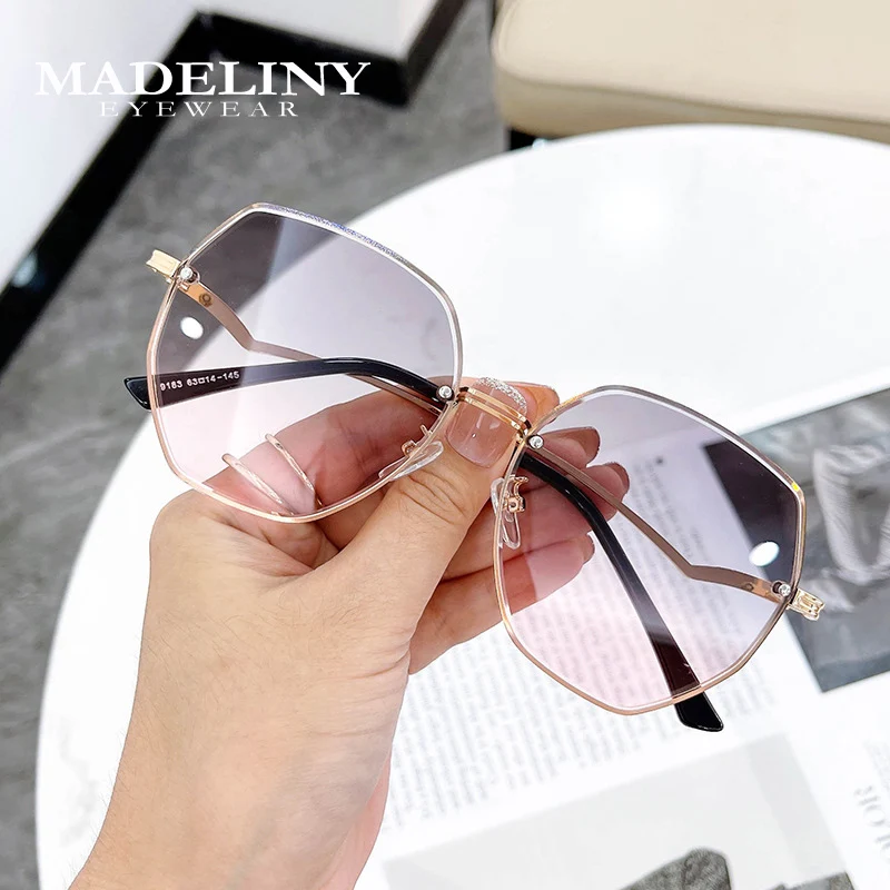 

MADELINY Fashion Rimless Gradient Sunglasses Women Cut Trimmed Lens Metal Curved Temples Sun Glasses Female UV400 MA416