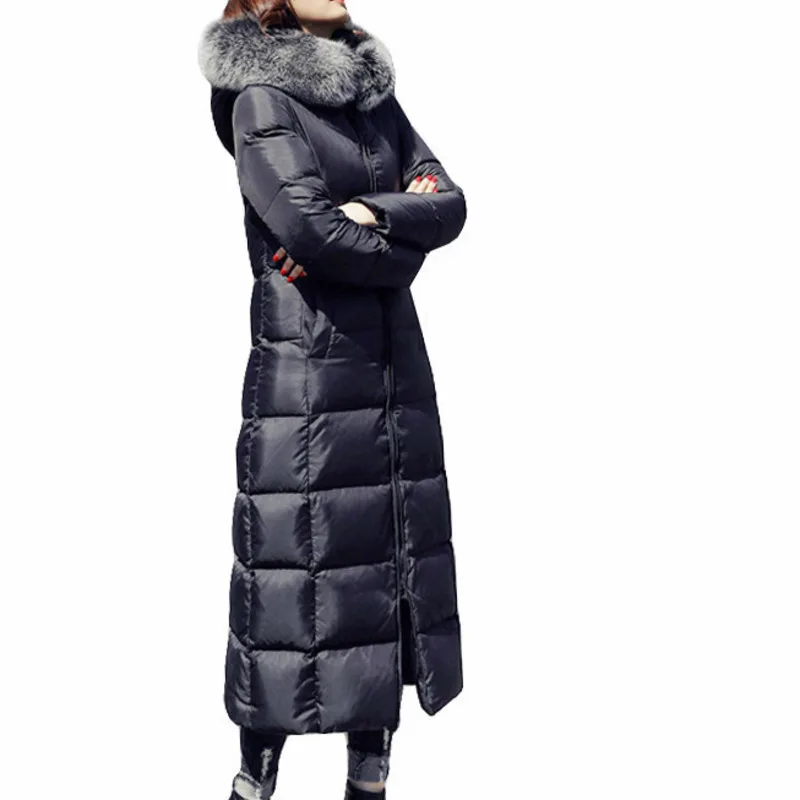 Толстая теплая куртка-пуховик на белом утином пуху зимняя парка с мехом енота