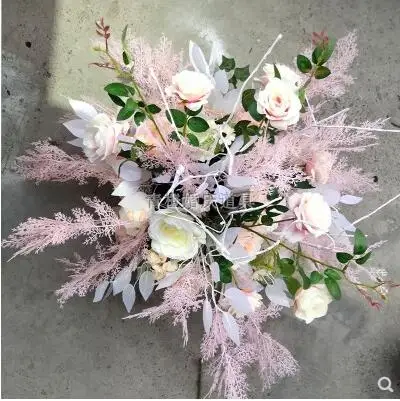 

The new wedding road leads to the ball knot wedding runway stage decoration flowers arranged in misty hydrangea rose row