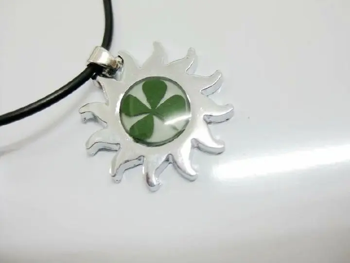 

10 pcs New Four Leaf Clover Style Pendant Sun Vogue Cool Specimen