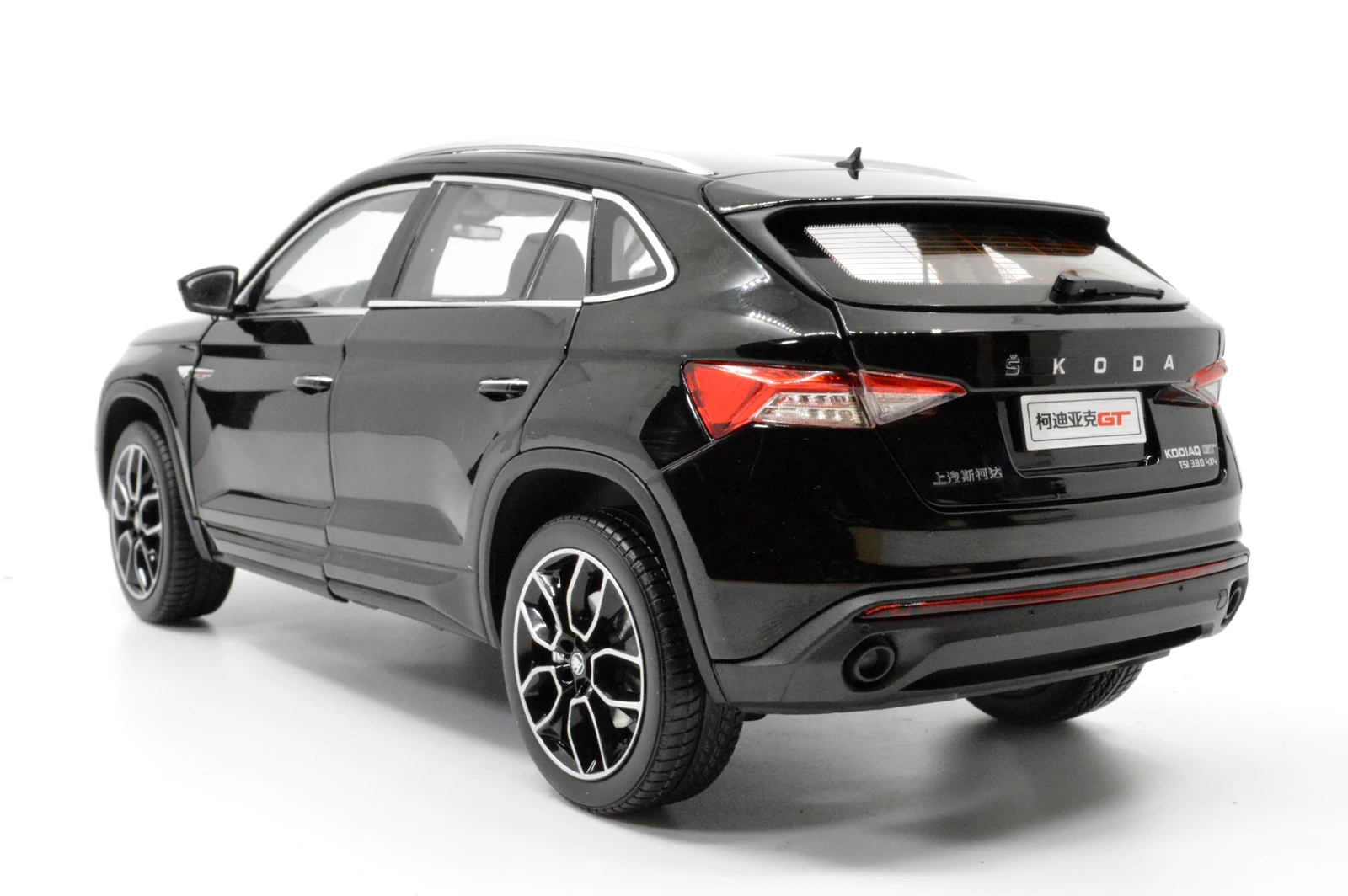 Модель Paudi 1/18 1:18 Масштаб Skoda Kodiaq GT SUV черный литой модельный автомобиль игрушка двери автомобиля открыть