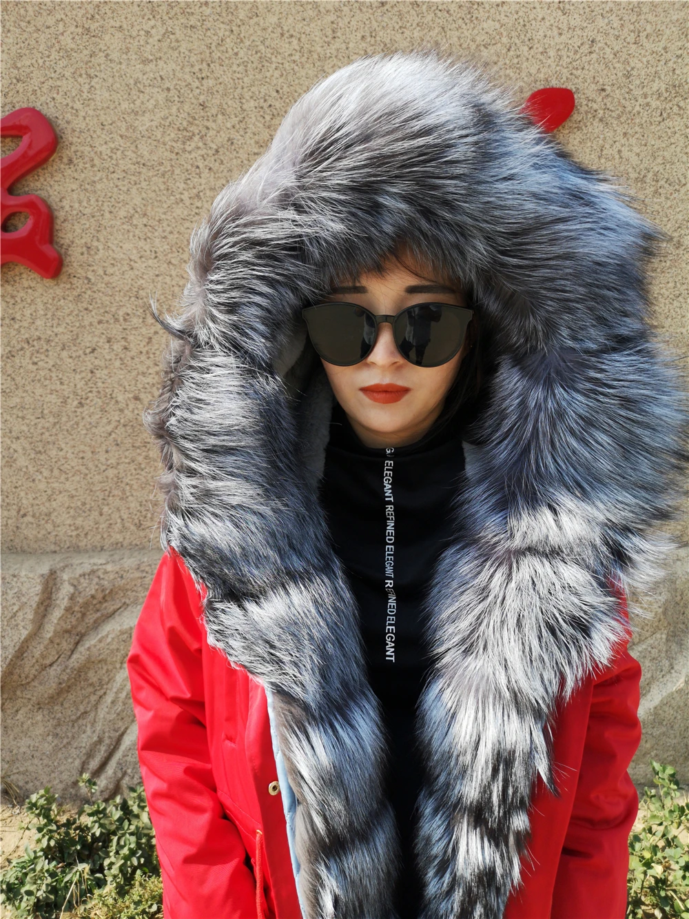 Парка женская зимняя с натуральным мехом капюшоном и воротником из лисьего