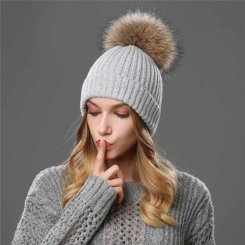 Женская зимняя трикотажная шапка свитер с надписью Ms. Зимняя Лыжная