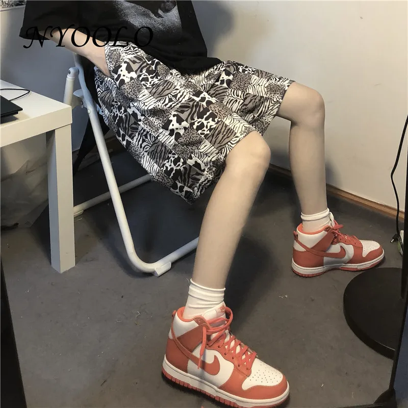

NYOOLO Vintage Streetwear Zebra Tiger Cows Pattern Striped Elastic High Waist Shorts Women Men Summer Loose Hip Hop Bottoms