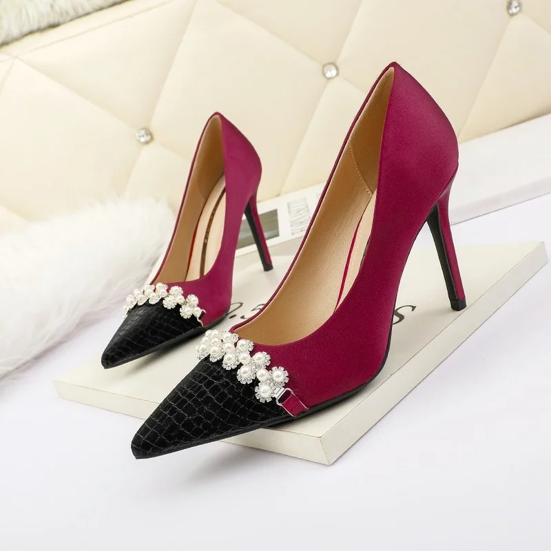 

Женские свадебные туфли, искусственный шелк, атлас, стразы, кристаллы, низкие, на высоком каблуке-шпильке