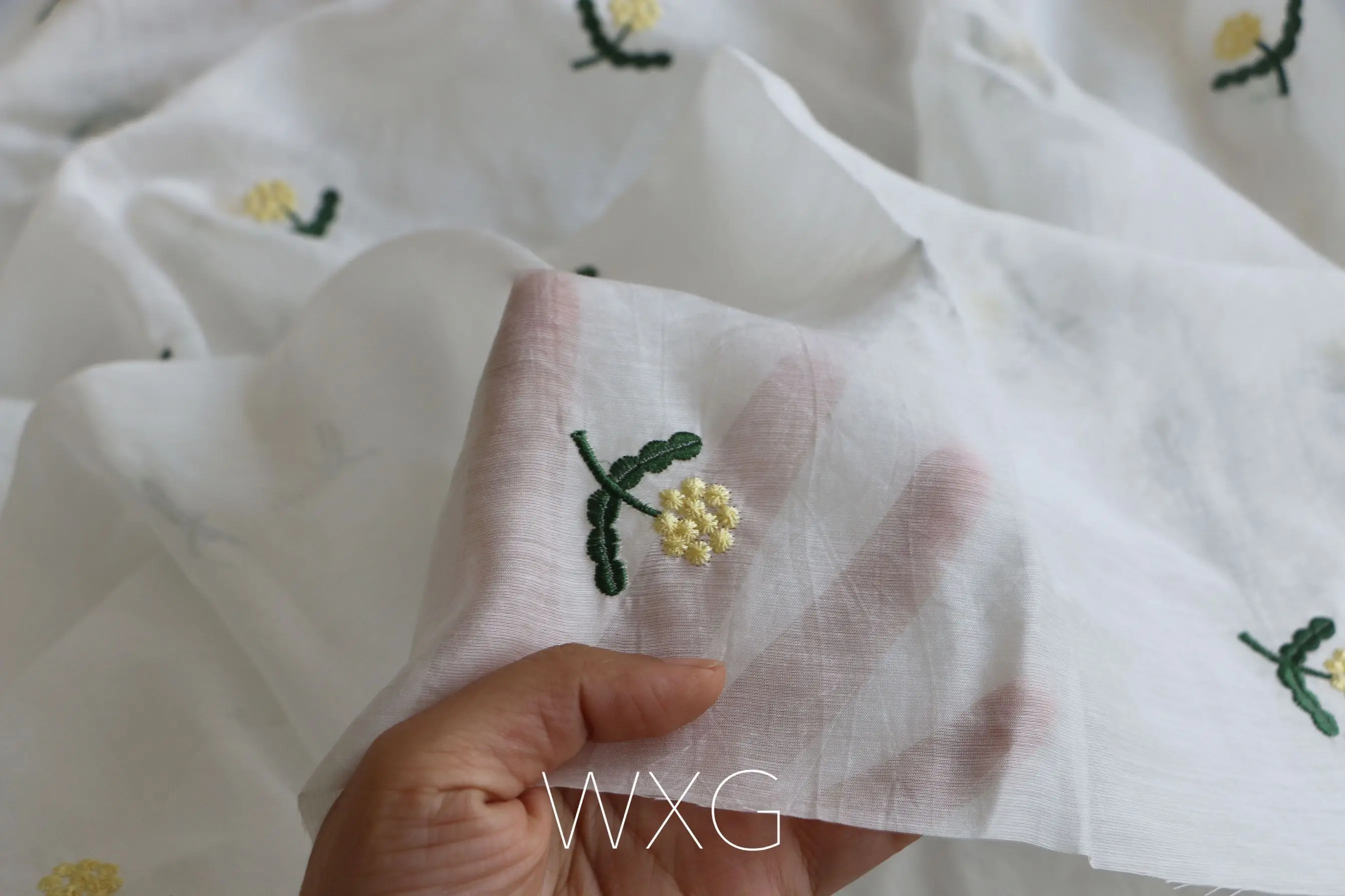 

Fairy Semi-Transparent White Exquisite Flower Embroidery Embroidery Shirt Dress Clothing Fabric DIY