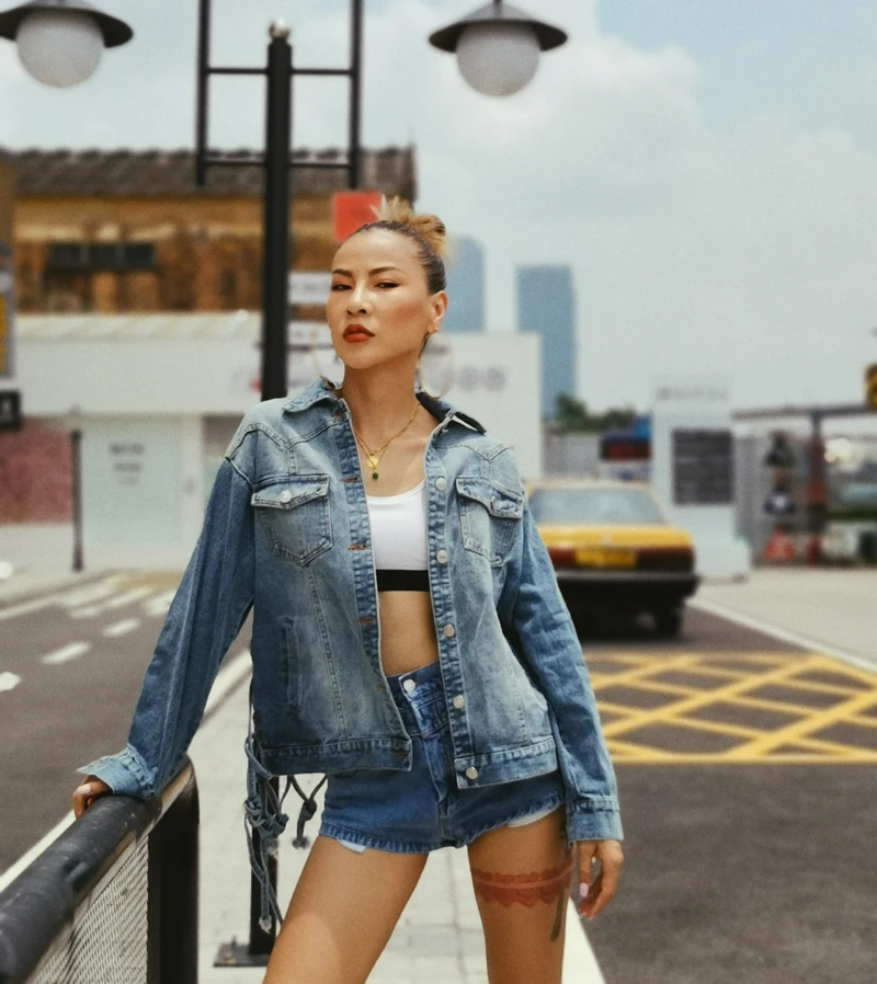 Пикантная джинсовая куртка с открытой спиной женское модное Трендовое пальто