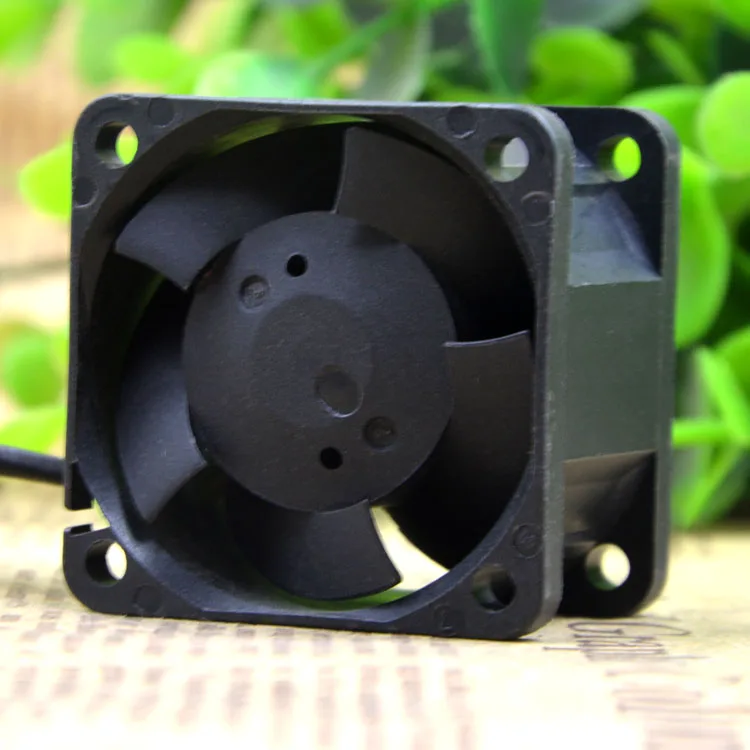 

AVC DV04028B12U 4cm 4028 12V 0.66A Four-Wire PWM Temperature Control Server Fan