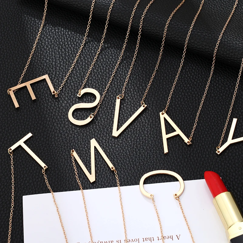 Женское ожерелье с буквенным принтом 26 AZ минималистичное золотистого цвета в