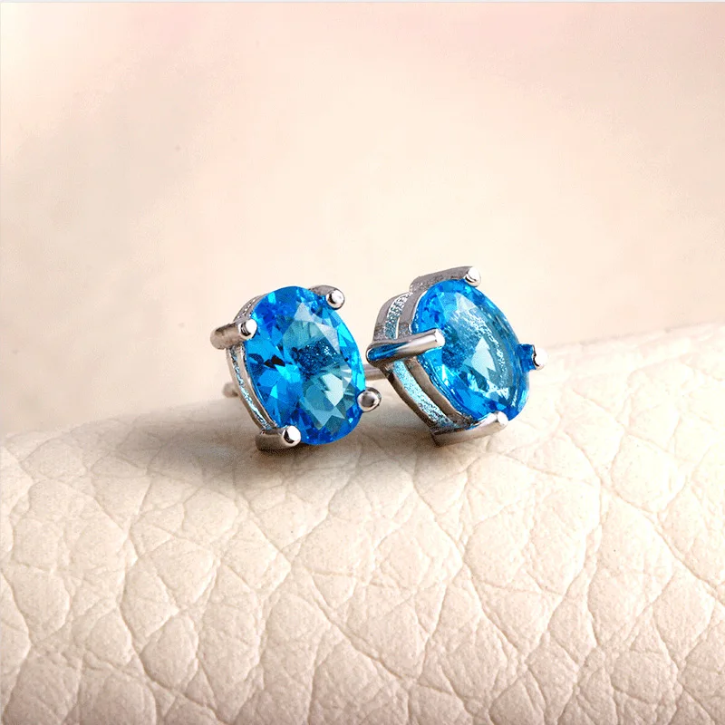 Очаровательные блестящие синие овальные серьги гвоздики с кристаллами