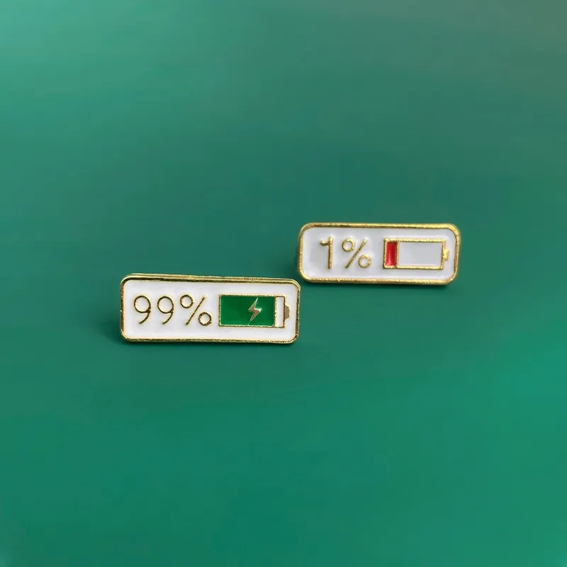 

Cute Brooch Jewelry Couple Romantic Battery Display Brooch Pin Accessories Clothes Bag Pendant Jewelry 2021 New Brooch Pin