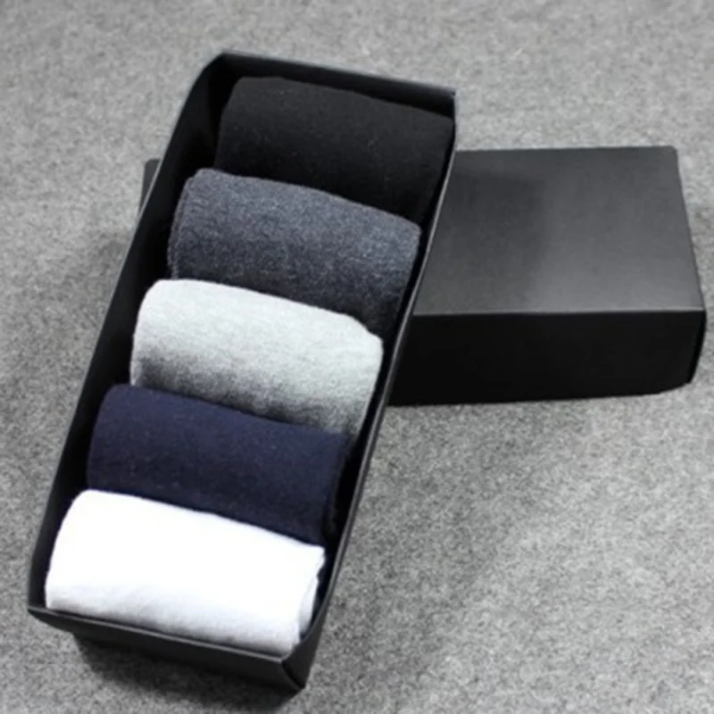 

Men Fashion solid color pattern fashion cotton round neck socks Middle tube men socks five pairs of gift boxes