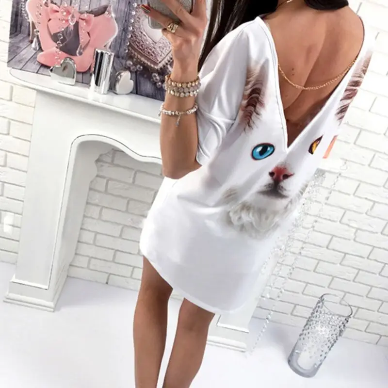 Женское платье-футболка с коротким рукавом низким вырезом и открытой спиной