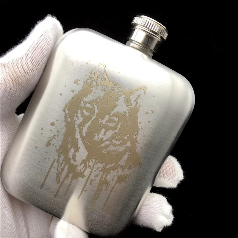 304 Stainless Steel Hip Flask Blood wolf 6 OZ 170ML Food Grade Flask for Alcohol Vodka Whisky Liquor Outdoor Hiking Wine Bottle